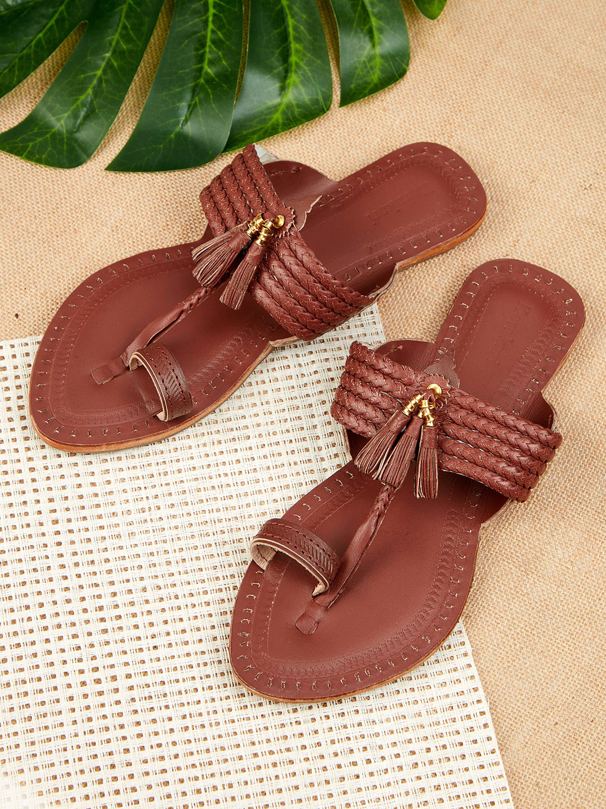 Elegant Red kolhapuri chappal for women