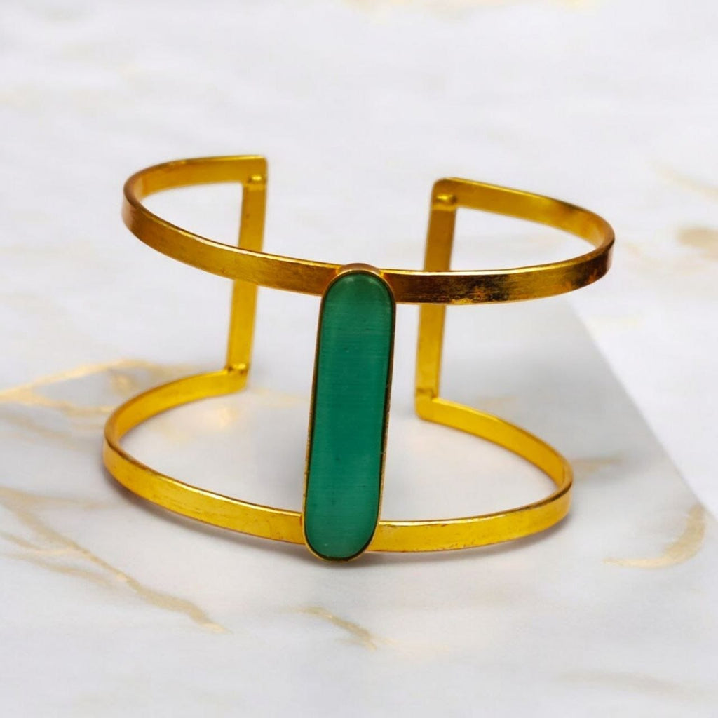 Gold-Plated Adjustable Bracelet with Monalisa Stone – The Perfect Accessory