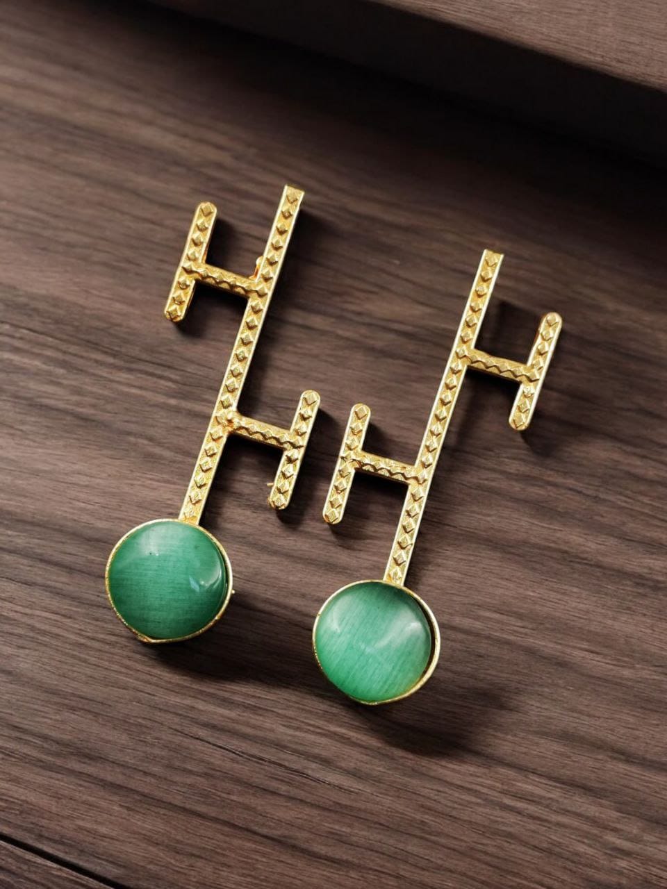 Goldplated Monalisa Stone Stud Earrings – Perfect Contemporary Jewelry