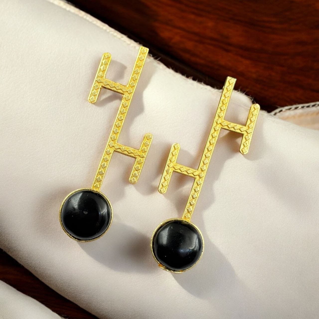 Goldplated Monalisa Stone Stud Earrings – Perfect Contemporary Jewelry