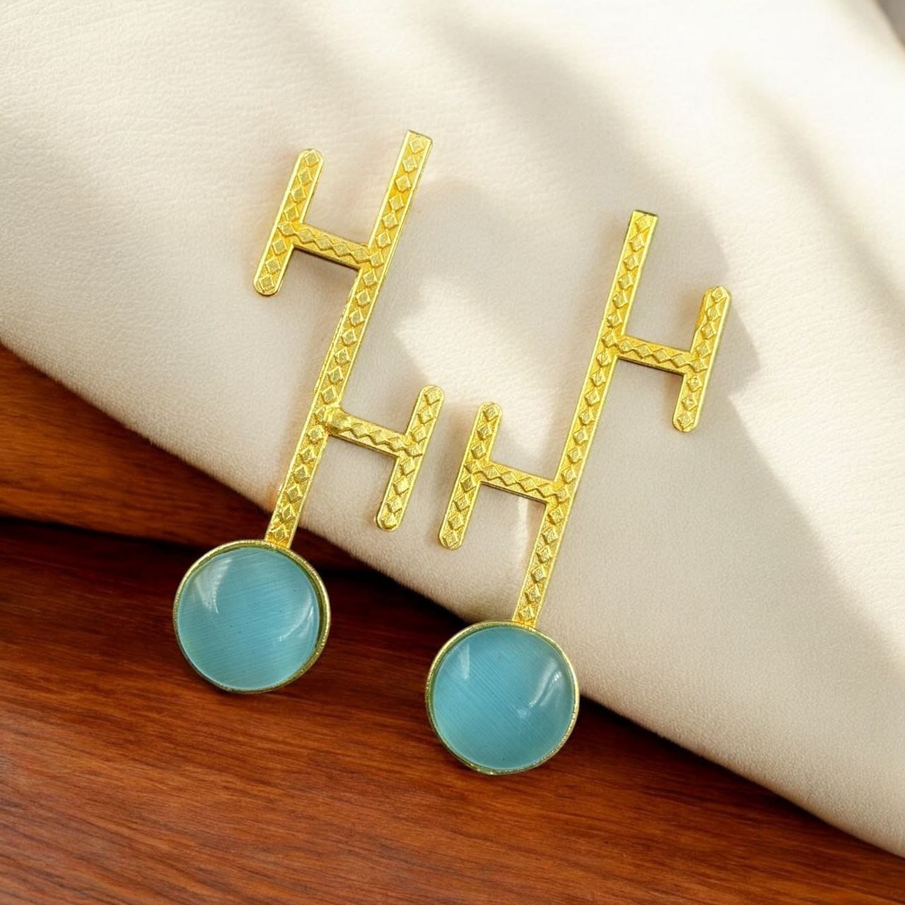 Goldplated Monalisa Stone Stud Earrings – Perfect Contemporary Jewelry